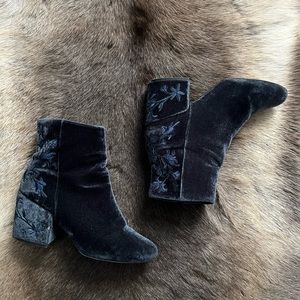 Kenneth Cole Blue Velvet Embroidered Booties Women Size 8